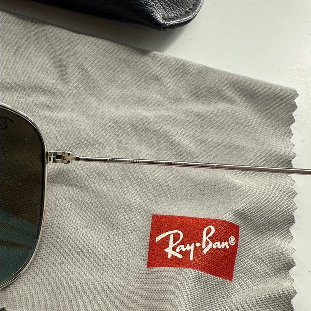 Authentic Ray-Ban Polarized Sunglasses - Picture 4 of 7